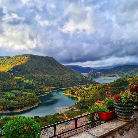 Paganico Sabino La Casa Sul Fiordo Lago Del Turano מראה חיצוני תמונה