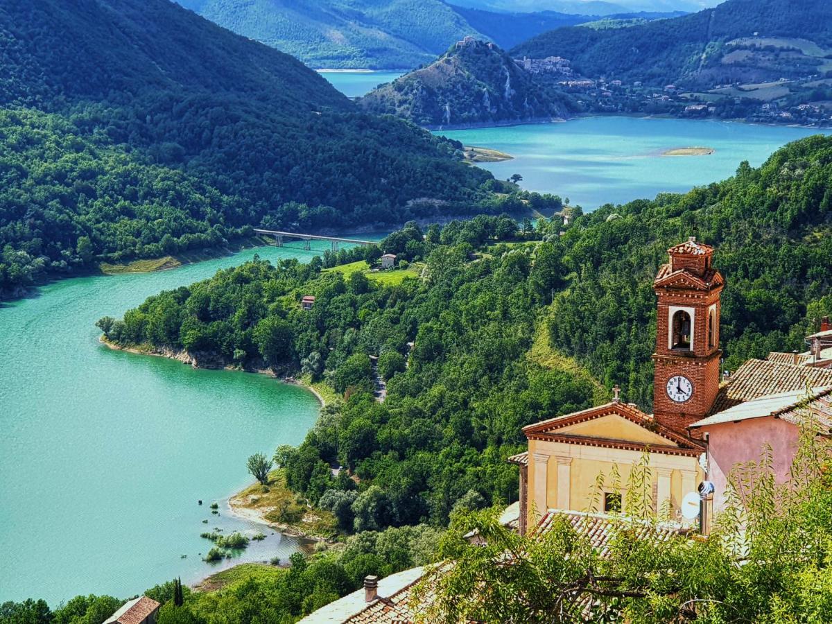 Paganico Sabino La Casa Sul Fiordo Lago Del Turano מראה חיצוני תמונה
