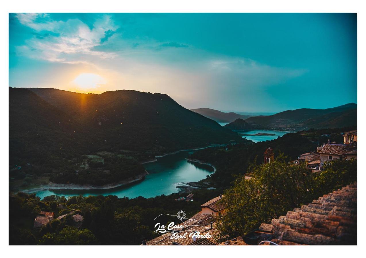 Paganico Sabino La Casa Sul Fiordo Lago Del Turano מראה חיצוני תמונה