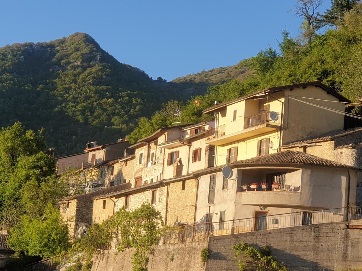Paganico Sabino La Casa Sul Fiordo Lago Del Turano מראה חיצוני תמונה