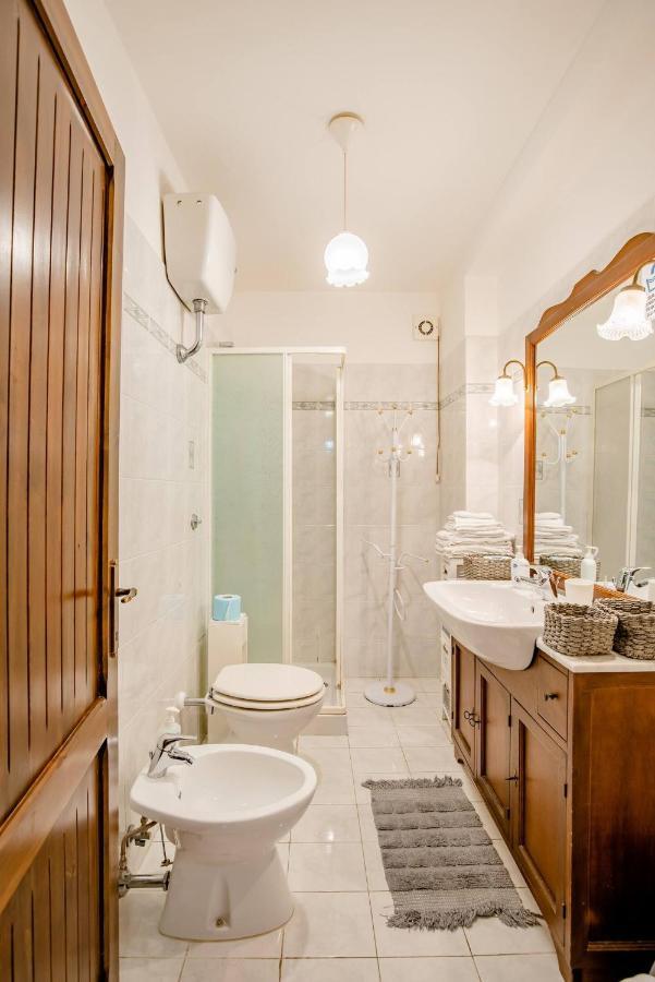Paganico Sabino La Casa Sul Fiordo Lago Del Turano מראה חיצוני תמונה